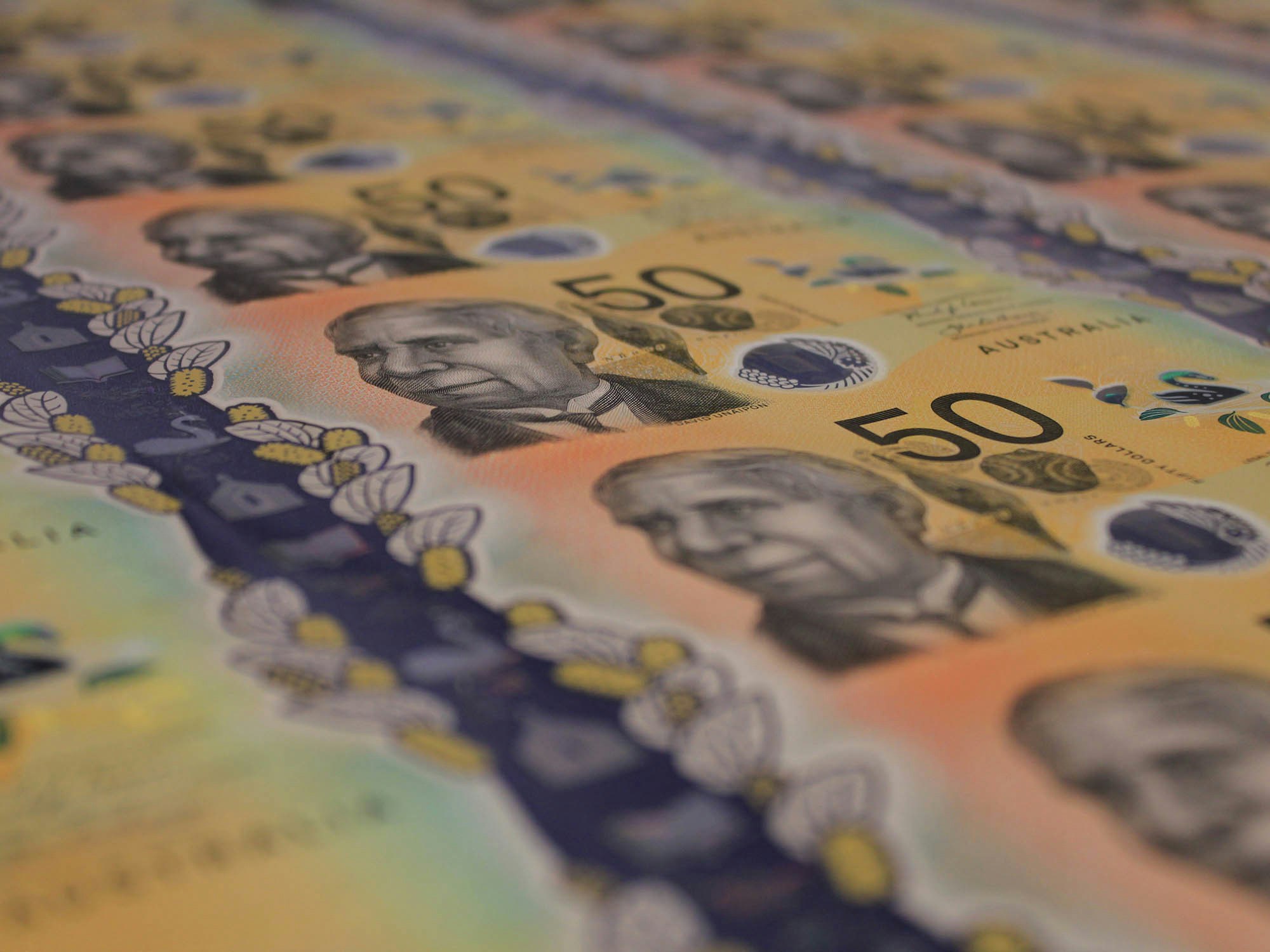 The accessible fifty dollar note will boast four braille dots, positioned on each long edge of the note [Source: Vision Australia]
