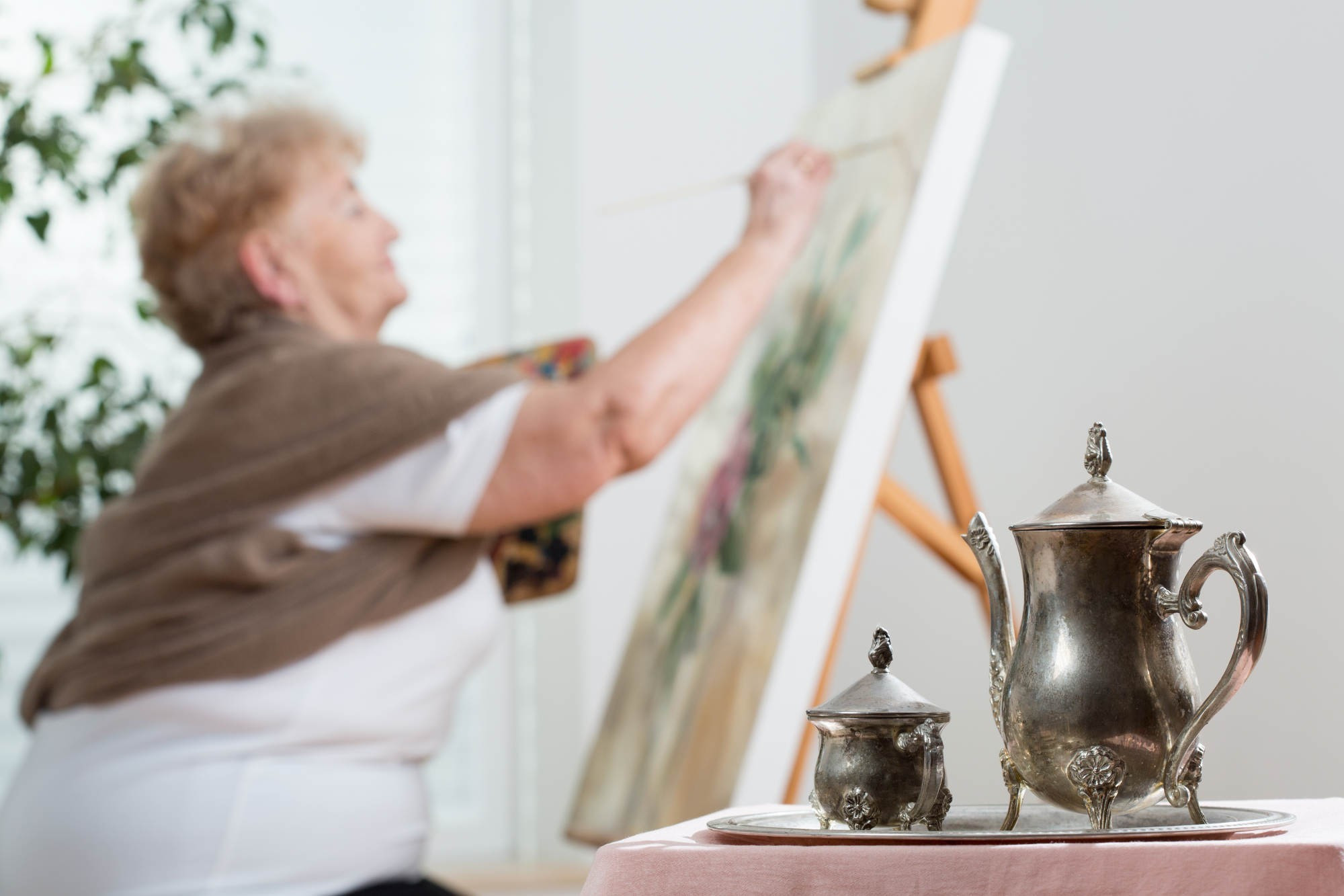 <p>A new program which uses arts as an alternative to medication aims to regain the health of older people in the same way as that of traditional medicines which require a prescription.</p>
