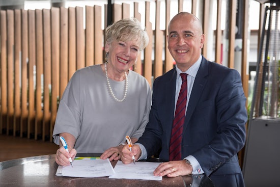 <p>Maggie Beer and RDNS executive general manager Dan Woods sign the partnership agreement.</p>
