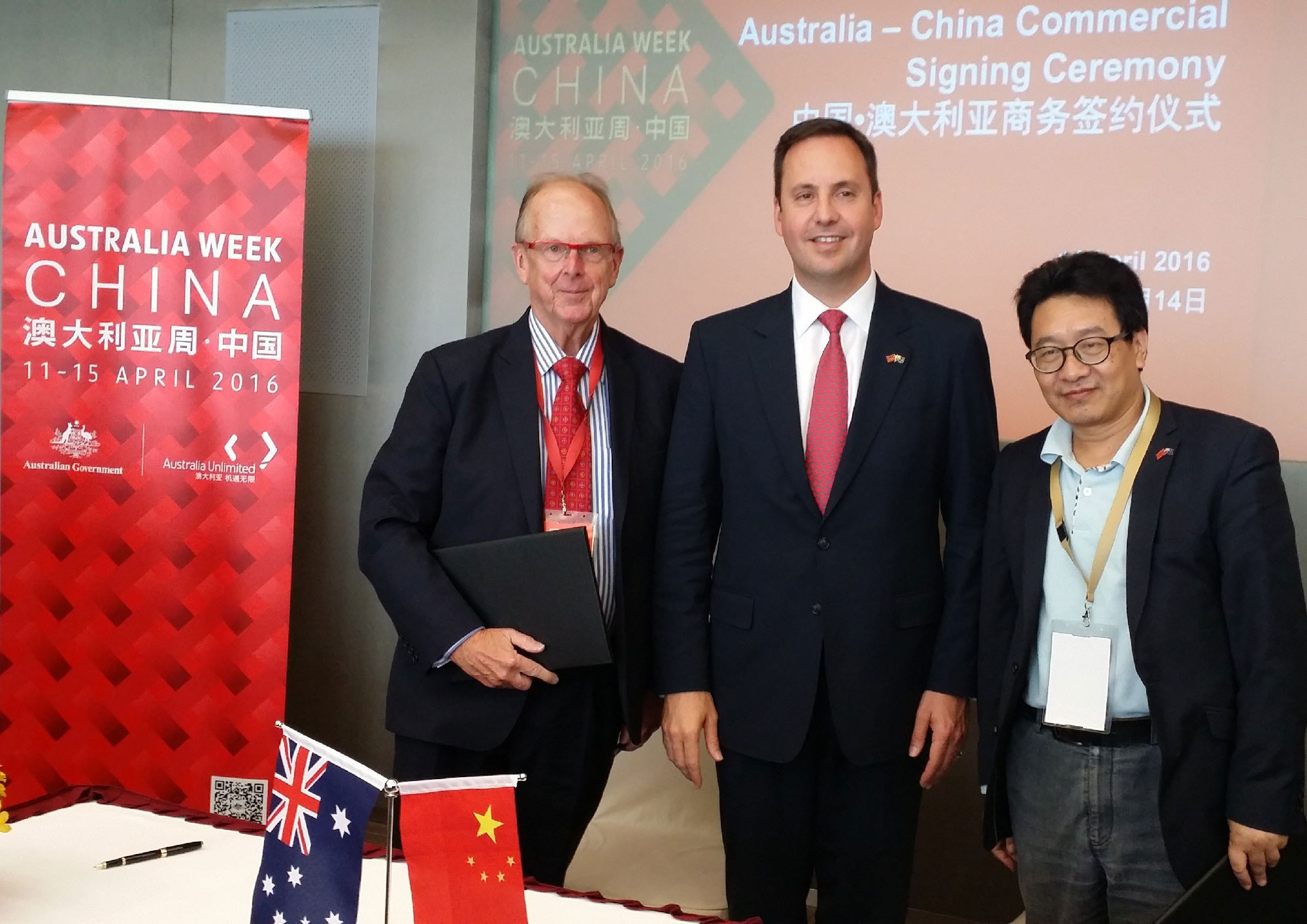 <p>Pictured left to right: Paul Montgomery (RDNS Ltd & RDNS Hong Kong Chairman), Hon Steven Ciobo (Minister for Trade & Investment), and Dr Fei Long (CEO of Xintu).</p>
