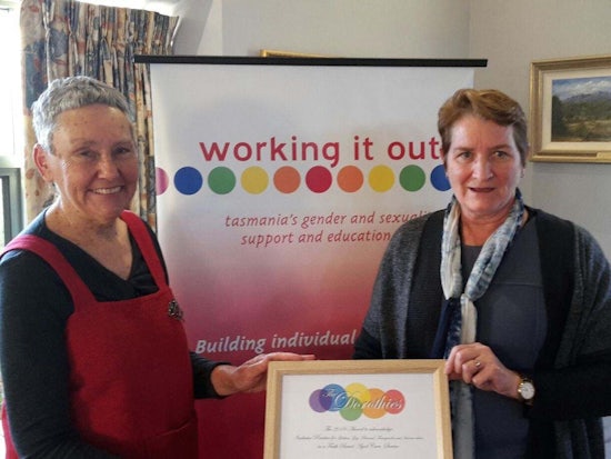 <p>Uniting AgeWell’s Strathdevon Manager Integrated Services Vicki Pollock (right) receiving the award from Susan Ditter, the Executive Officer of award organisers Working It Out.</p>
