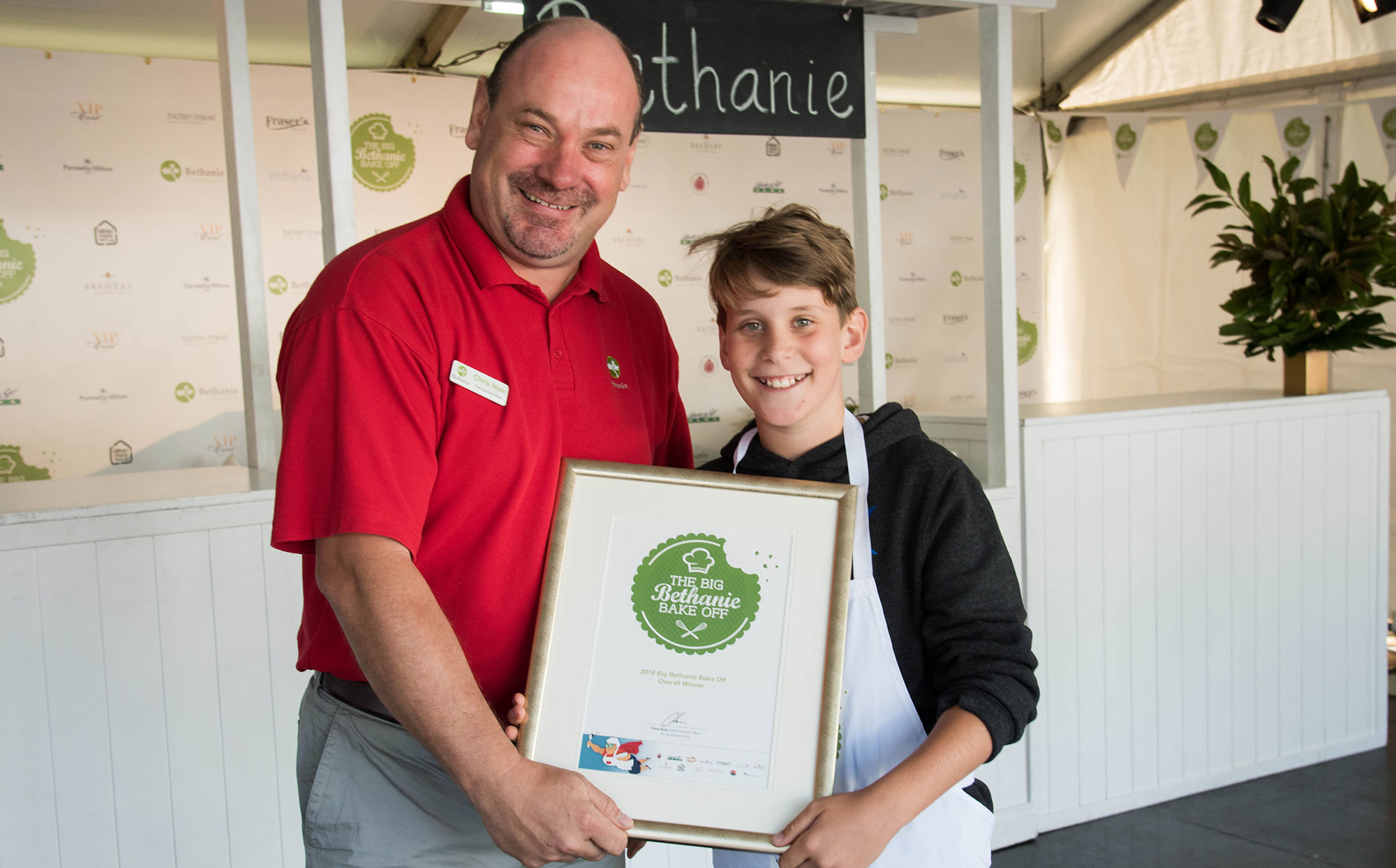 <p>Bethanie CEO Chris How, 2016 Big Bethanie Bake Off champion Joshua Wenz</p>
