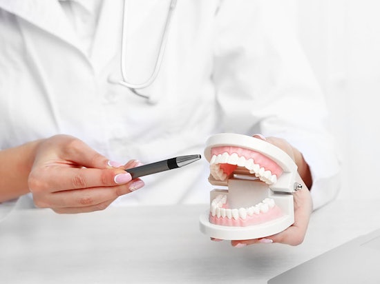 <p>There can be many benefits to dental implants as you age (Source: Malo Clinic)</p>