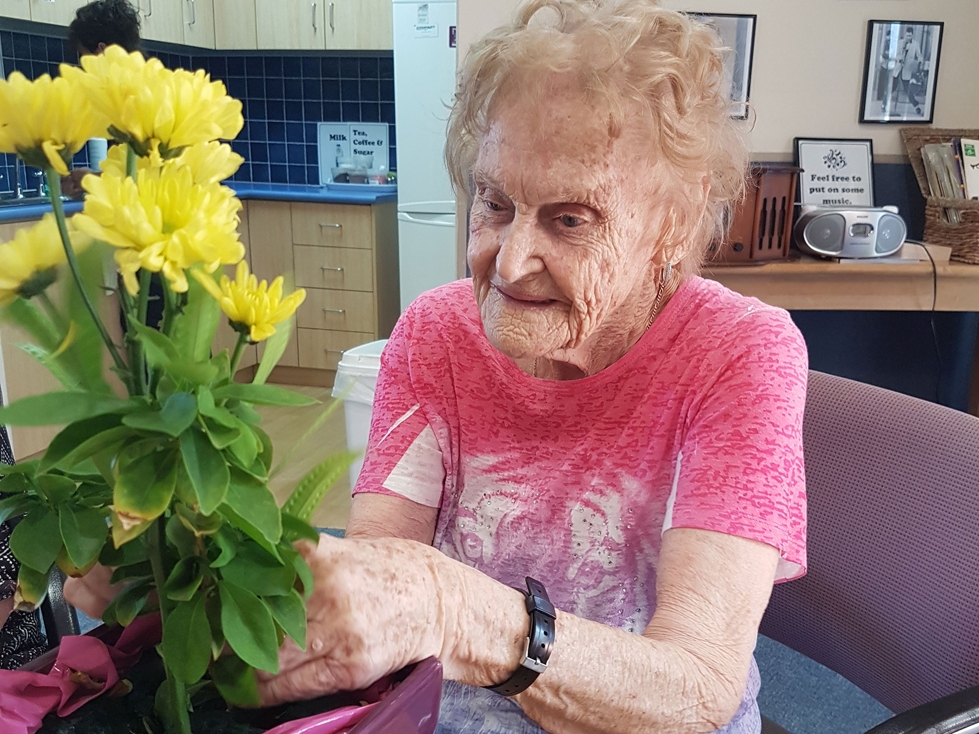 <p>Resident Joy enjoys sharing her knowledge in the weekly flower arranging sessions</p>
