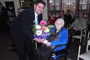 <p>Mayor Jim Memeti and Mrs McWilliams</p>
