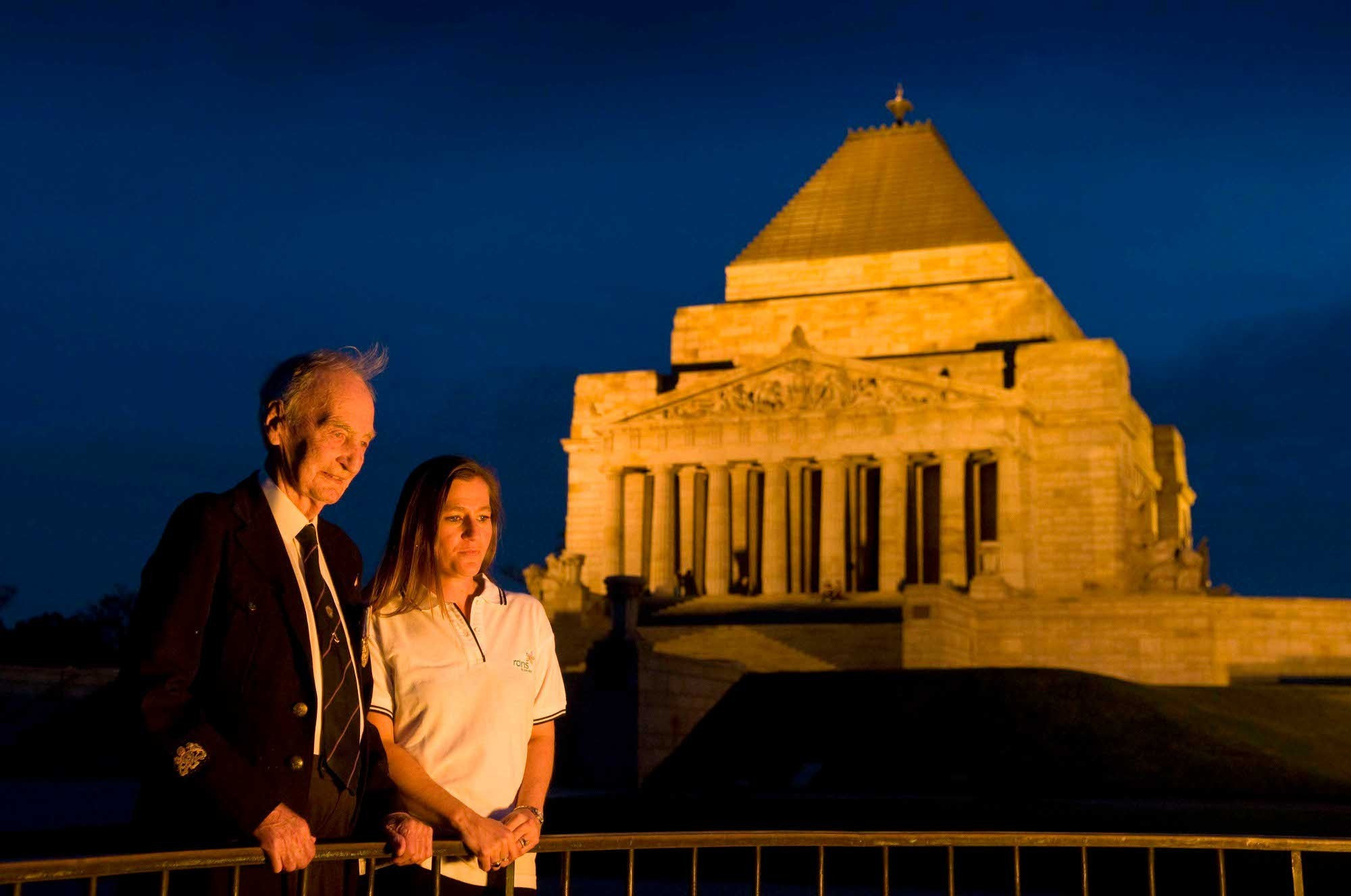 <p>Bert Stobart OAM reflects with RDNS case manager Megan Spencer at Melbourne Shrine of Remembrance.</p>
