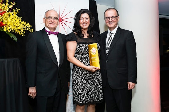 <p>SummitCare CEO, Cynthia Payne (centre), with Harry Xydas (left), chair of the Australian Organisational Excellence Foundation and former Telstra CEO, Ziggy Switkowski.</p>
