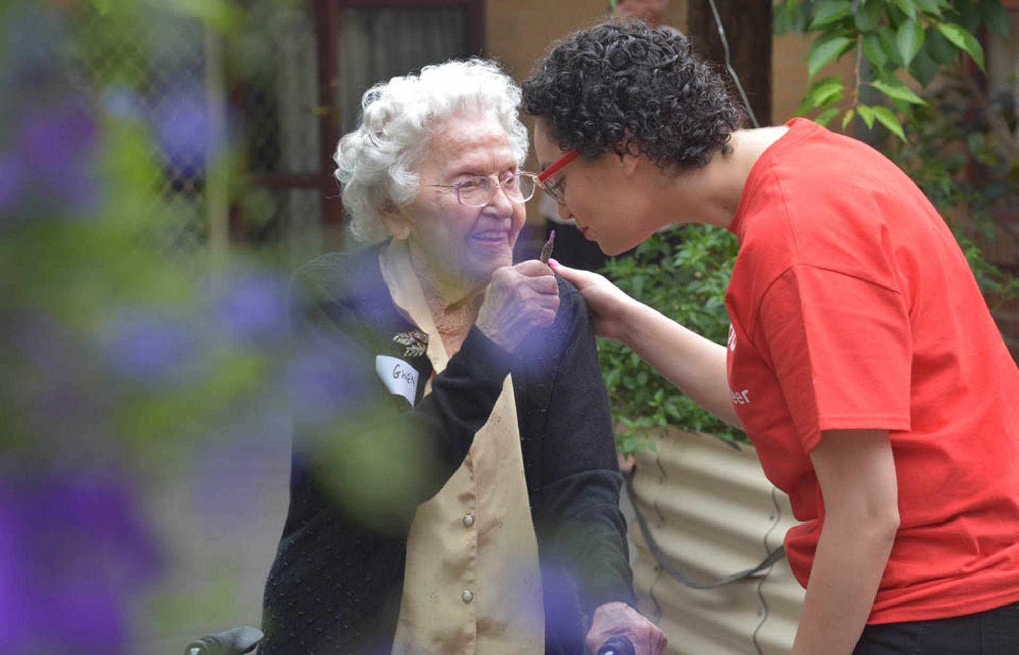 <p>ExxonMobil Australia employee, Senay Velisha (right), with Doutta Galla Yarraville Village aged care facility resident, Gwen Butler.</p>
