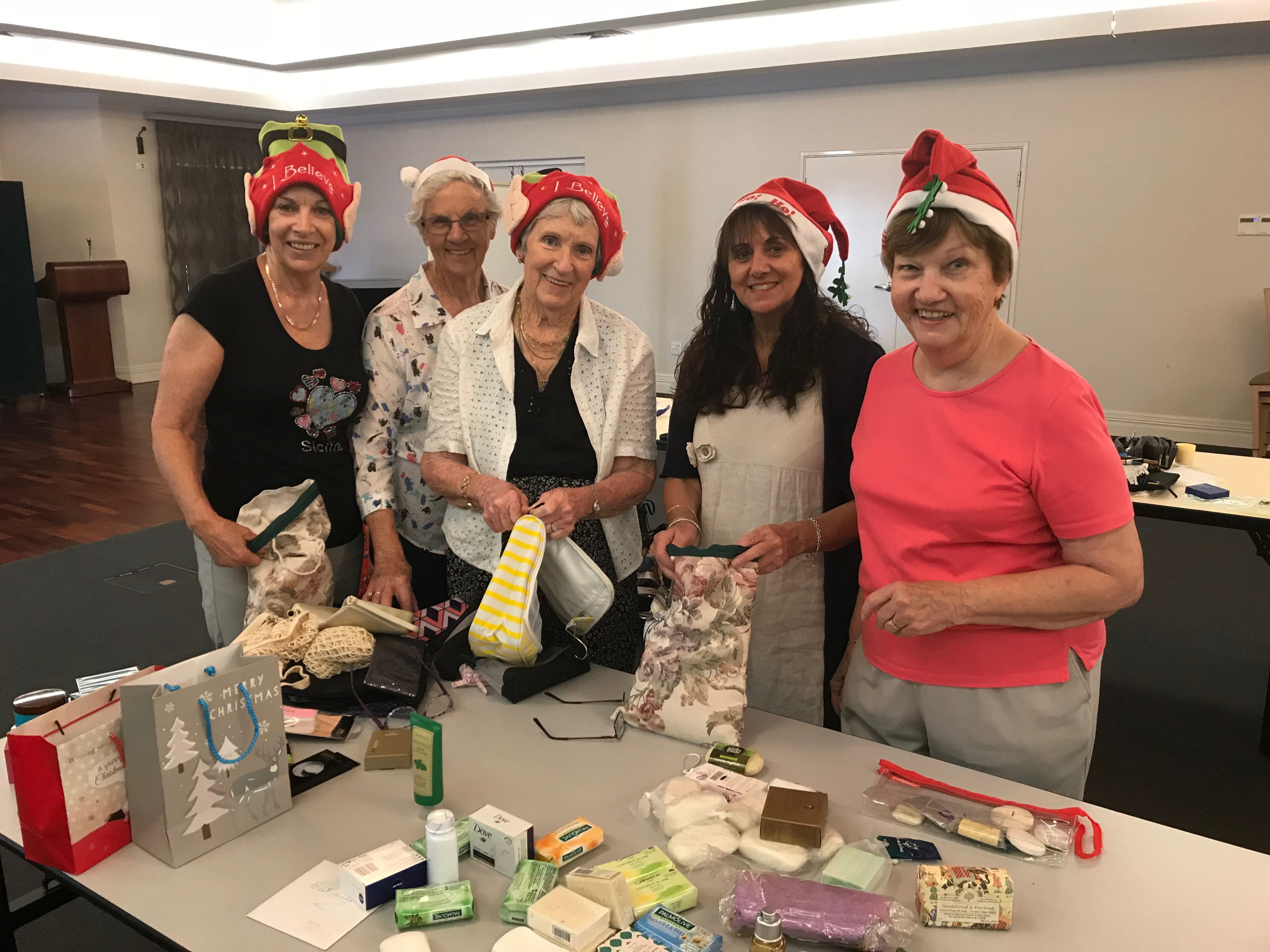 <p>Bethanie residents prepare bags as part of the ‘It’s in the Bag’ campaign. (Source: Bethanie)</p>
