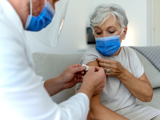 <p>If you have recently had an infection of COVID-19, no matter the variant, you should still get your winter booster shot. [Source: iStock]</p>
