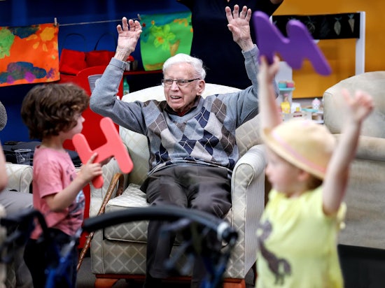 <p>Old People’s Home for 4 Year Olds star, 92 year old Stuart, a former a pilot in WWII, playing with the excitable Jax and Michaela. [Source: ABC]</p>
