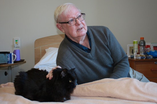 <p>Darlinghurst aged care resident Kenny spends quality time with fluffy friend Willow. (Source: Supplied)</p>
