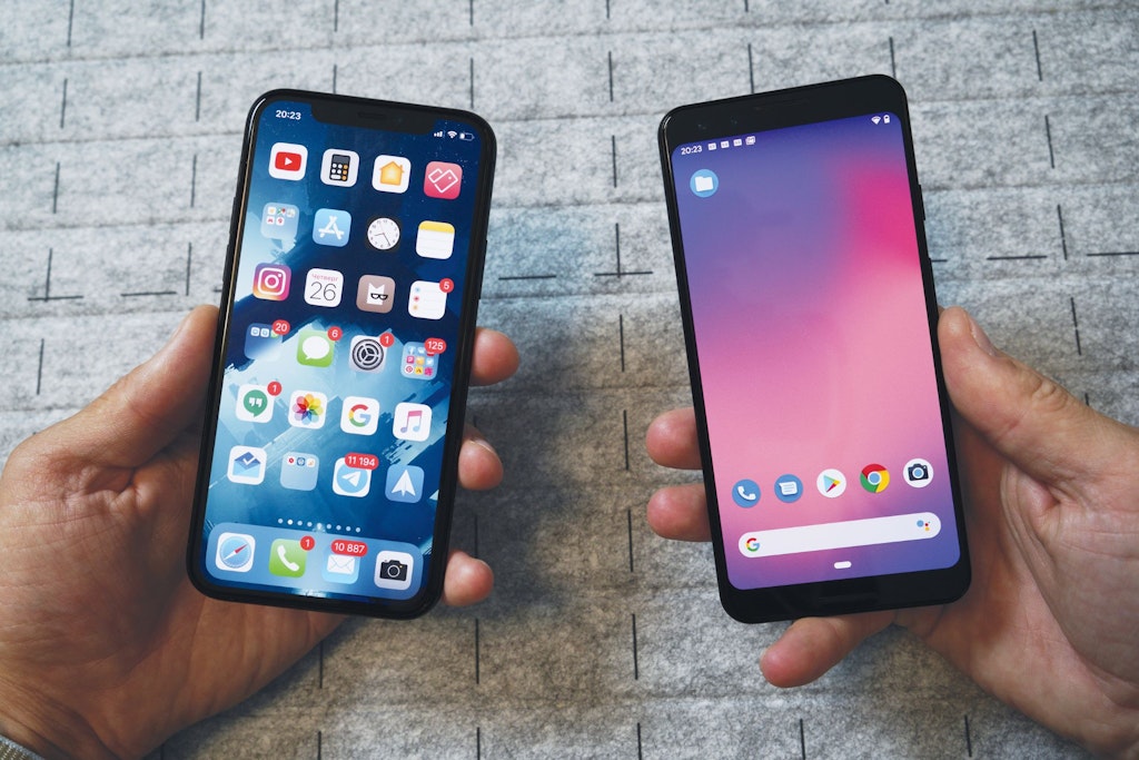 Here are the home screens for an iPhone (made by Apple, seen on the left) and an Android phone (seen on the right). (Source: Mr.Mikla via Shutterstock)