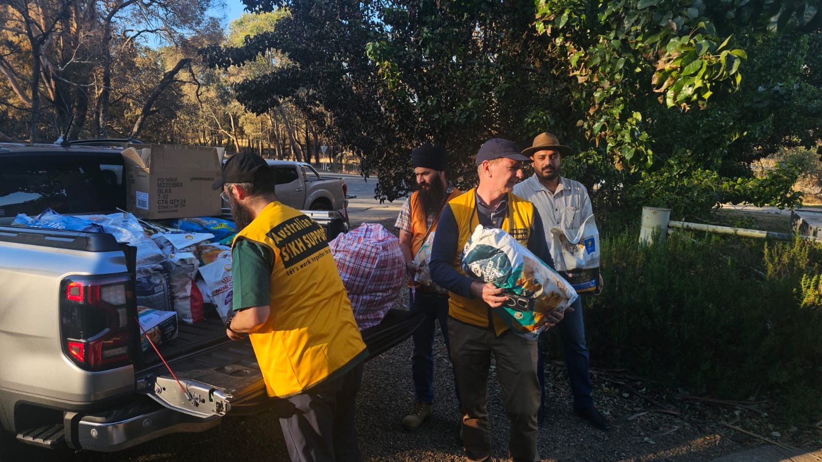 Nurse swaps scrubs for high-vis to support fire-affected communities