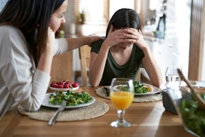 What is anorexia? Symptoms, causes, treatments and help