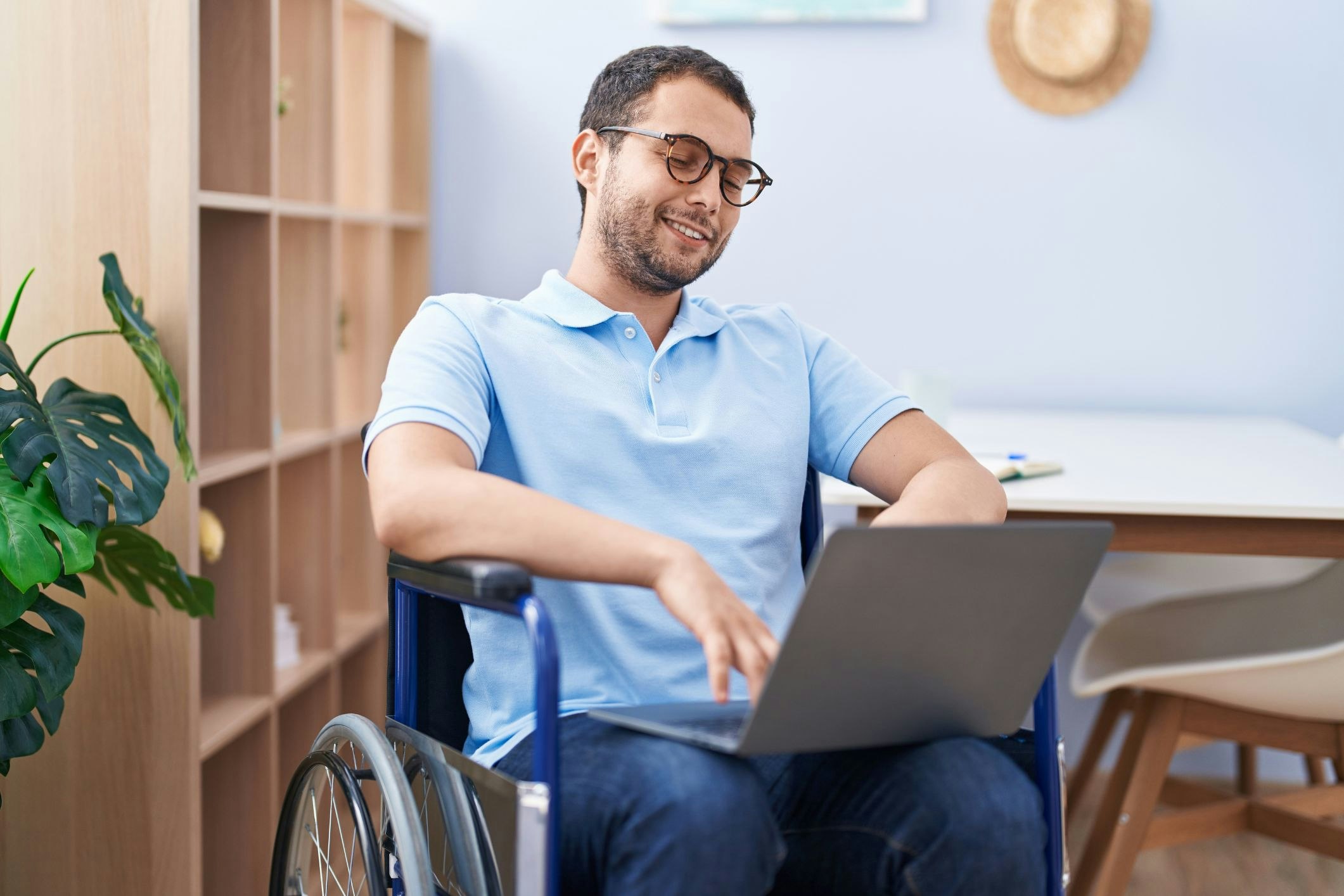 <p>When facing challenges associated with the NDIS, being able to talk to others about your experiences can help you feel less alone. [Source: Shutterstock]</p>
