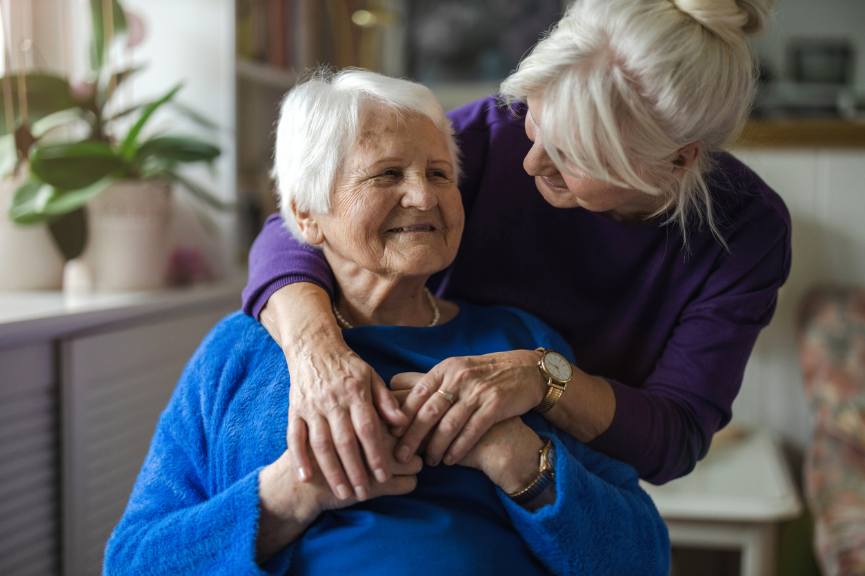 <p>Woman hugging her elderly mother [Source PIKSEL, iStock]</p>
