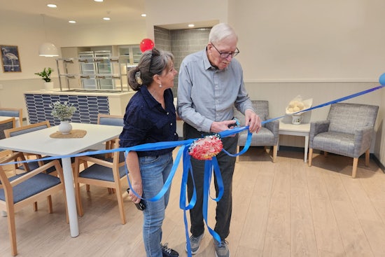 <p>Bill Mazey and daughter Alana Mazey at Immanuel Gardens Aged Care. [Source: Supplied]</p>
