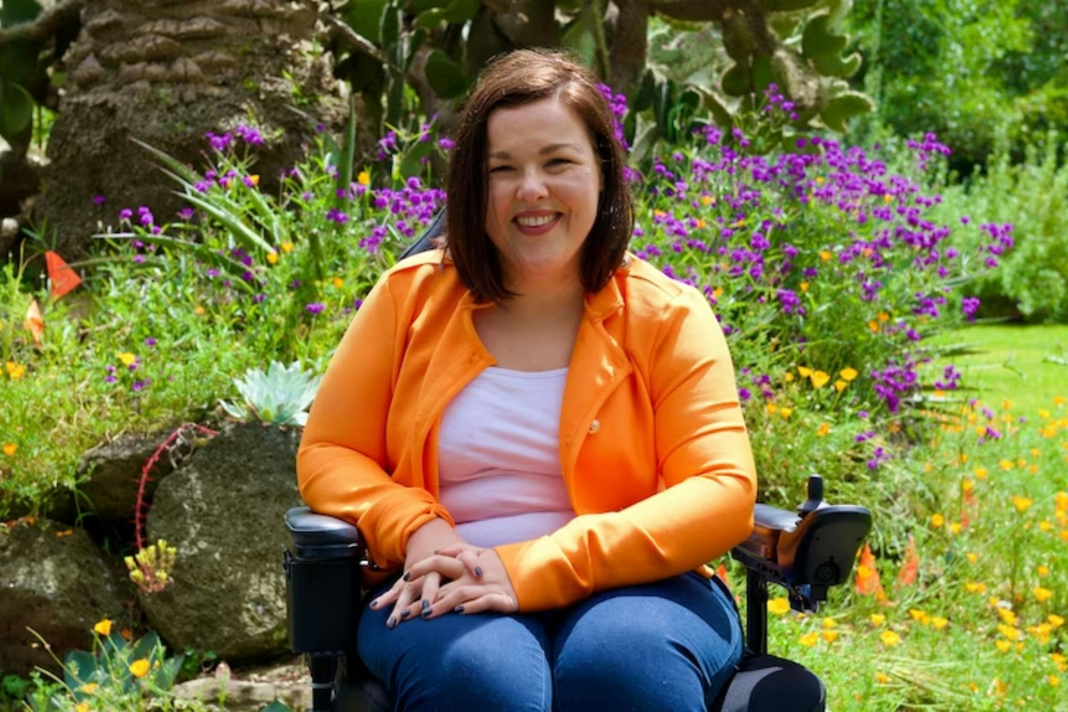 Peta’s has a smooth cadence and a talent for bringing insight out of people with disability through the ‘I Can’t Stand’ podcast. [Image supplied by Peta Hooke via ABC Everyday]

