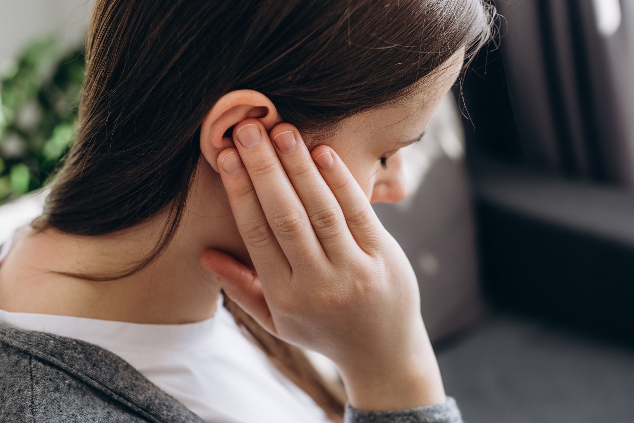 Unilateral tinnitus: Causes, treatment, and seeking help